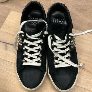 LEATHER CROWN ICONIC STUD LOW TOP SNEAKERS BLACK LEATHER SIZE 38